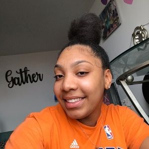Meet your Posher, Yadira